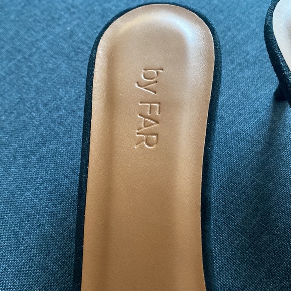 ‘By Far’ timeless suede kitten heels! Sample shoe but new! - Picture 3 of 7